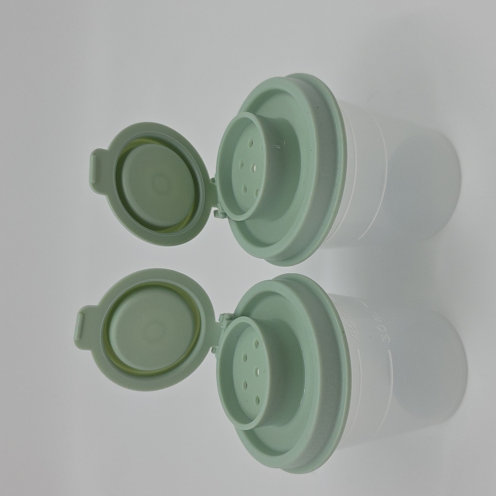 Tupperware Salt and Pepper Shakers Exclusif Color Light Green - Picture 2 of 10